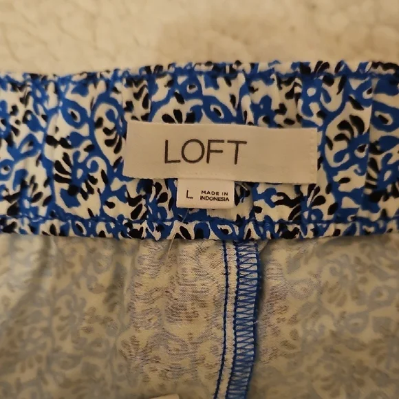 LOFT Blue and White Patterned Wide Leg Pants - Picture 9 of 10